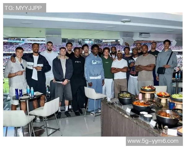 快船队启程前往盐湖城开启新赛季首场客场挑战众将士齐聚登机照曝光