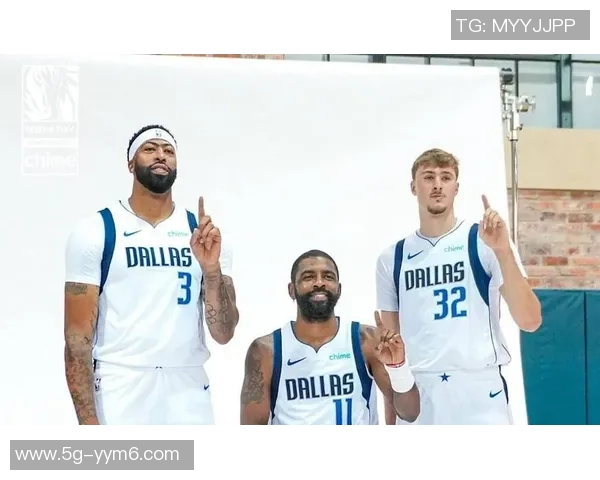 浓眉晒照为新赛季热身队友拉塞尔欧文弗拉格齐聚展现团队氛围