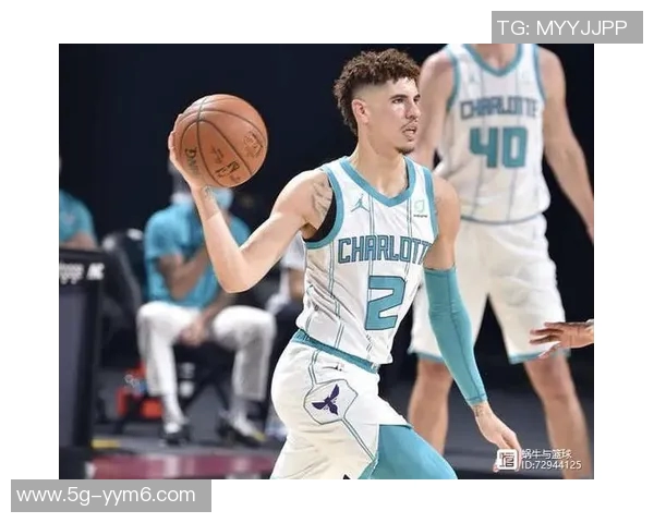 理查兹半场表现抢眼5中3斩获7分助攻1次正负值高达16分