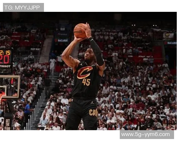 米切尔半场表现亮眼5中3贡献7分1板2助2断展现潜力