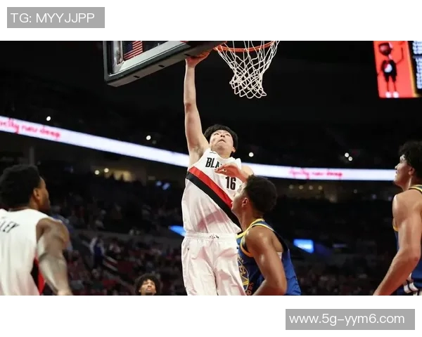 克林根表现出色14投7中砍下18分11篮板4助攻正负值高达16分助球队获胜